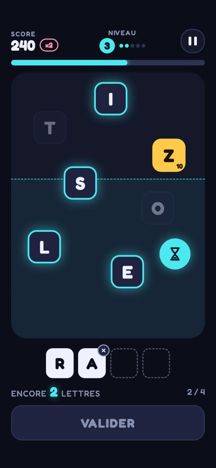 Lettrain en mode Mot tactile : le joueur touche les lettres lumineuses dans la zone du bas, avant la fin de la barre de temps ; un sablier donne du temps en plus.
